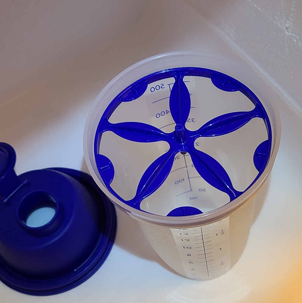 Vintage Tupperware Classic Sheer Quick Shake Blender 16oz., Blue Lid 844-1